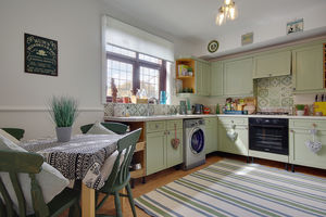 Kitchen/Breakfast Room- click for photo gallery